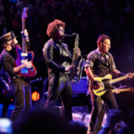 Derzeit gibt es immer mehr Corona-Benefiz-Konzertreihen. Zuletzt spielten Bruce Springsteen, Fountains of Wayne, Halsey, SZA und mehr für #Jersey4Jersey.