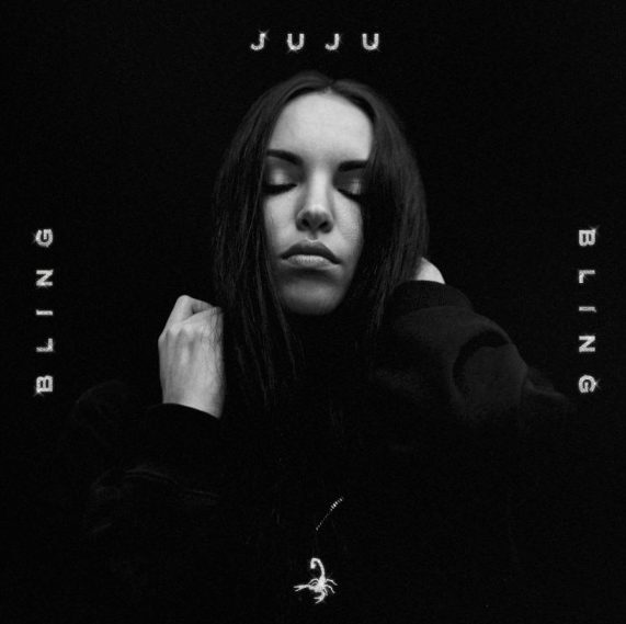 Juju teilt neue Single „Hi Babe“ und veröffentlicht ihr Album „Bling Bling“.
