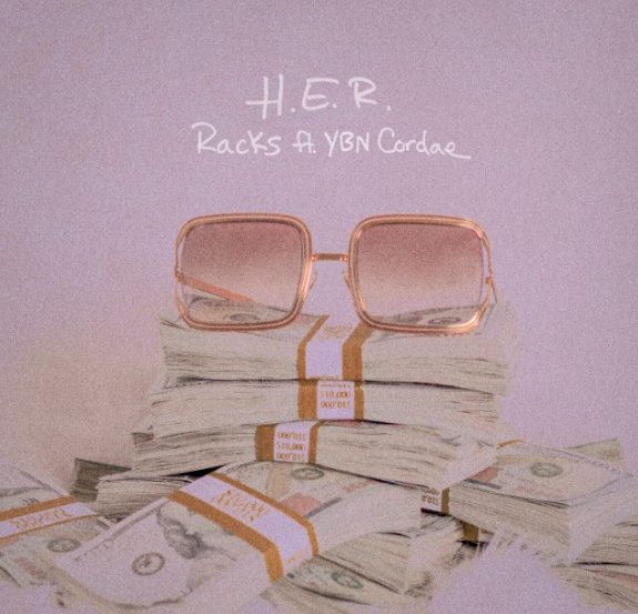 H.E.R. hat ihren neuen Song „Racks“ ft. YBN Cordae veröffentlicht.