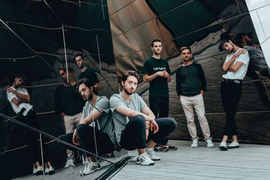 Fil der Protagonist haben ihre Single „Die Dynamik des freien Falls“ veröffentlicht.