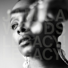 Jamila Woods hat ein Video zu dem Song „Baldwin“ geteilt. Der Song erschien auf Woods neuem Album „Legacy! Legacy!“.