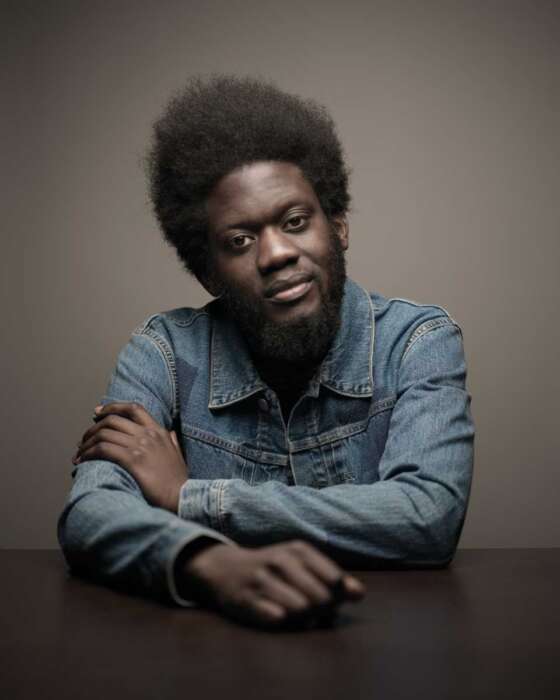 Michael Kiwanuka und Tom Misch veröffentlichen die gemeinsame Single „Money“.