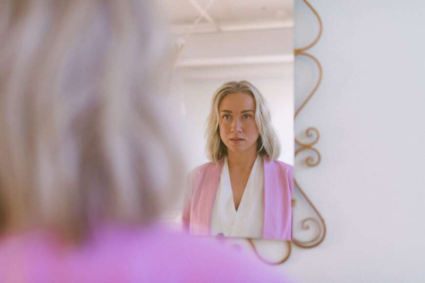 Hanne Hukkelberg veröffentlicht die Single „The Young and Bold I“ aus ihrem zweiten Album „Birthmark“, das am 16. August auf ihrem eigenen Label erscheint.