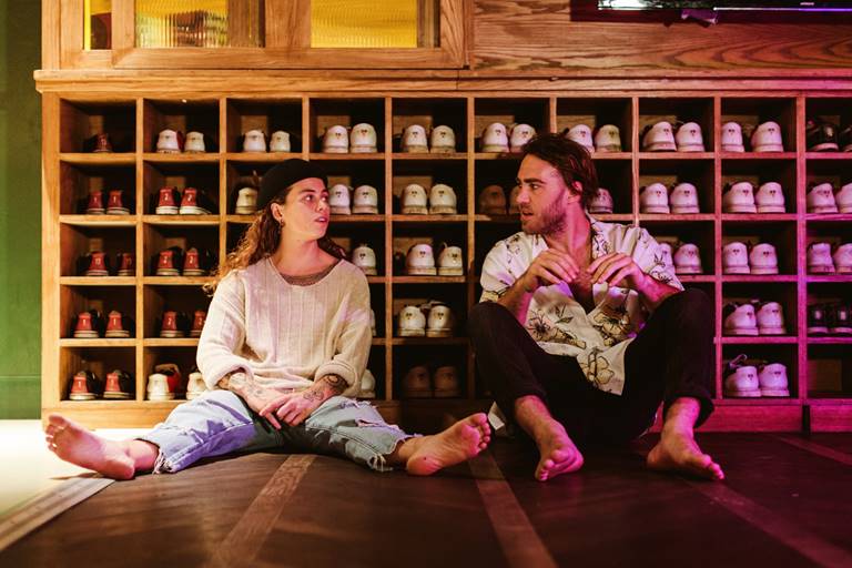 Tash Sultana und Matt Corby haben ihre gemeinsame Single „Talk it out“ veröffentlicht.
