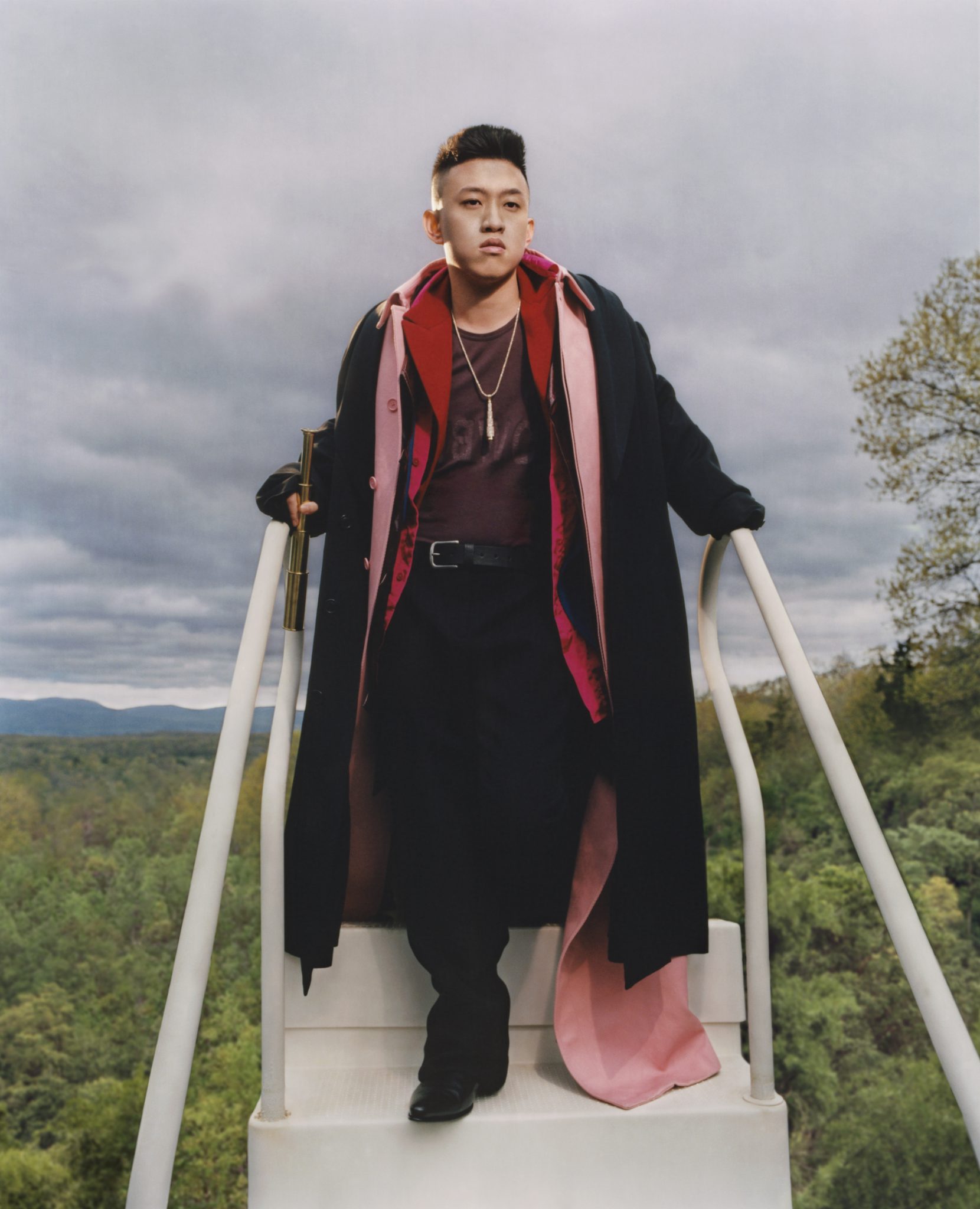 Rich Brian kündigt sein zweites Album „The Sailor“ an.