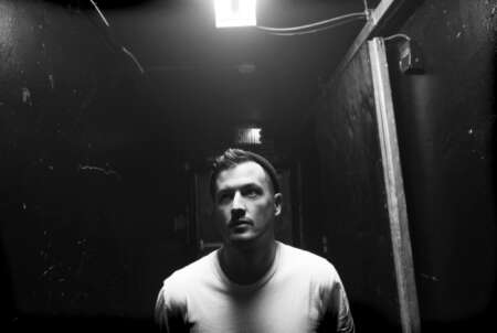 Syml kommt mit seinem selbstbetitelten Debütalbum für drei Konzerte nach Deutschland.