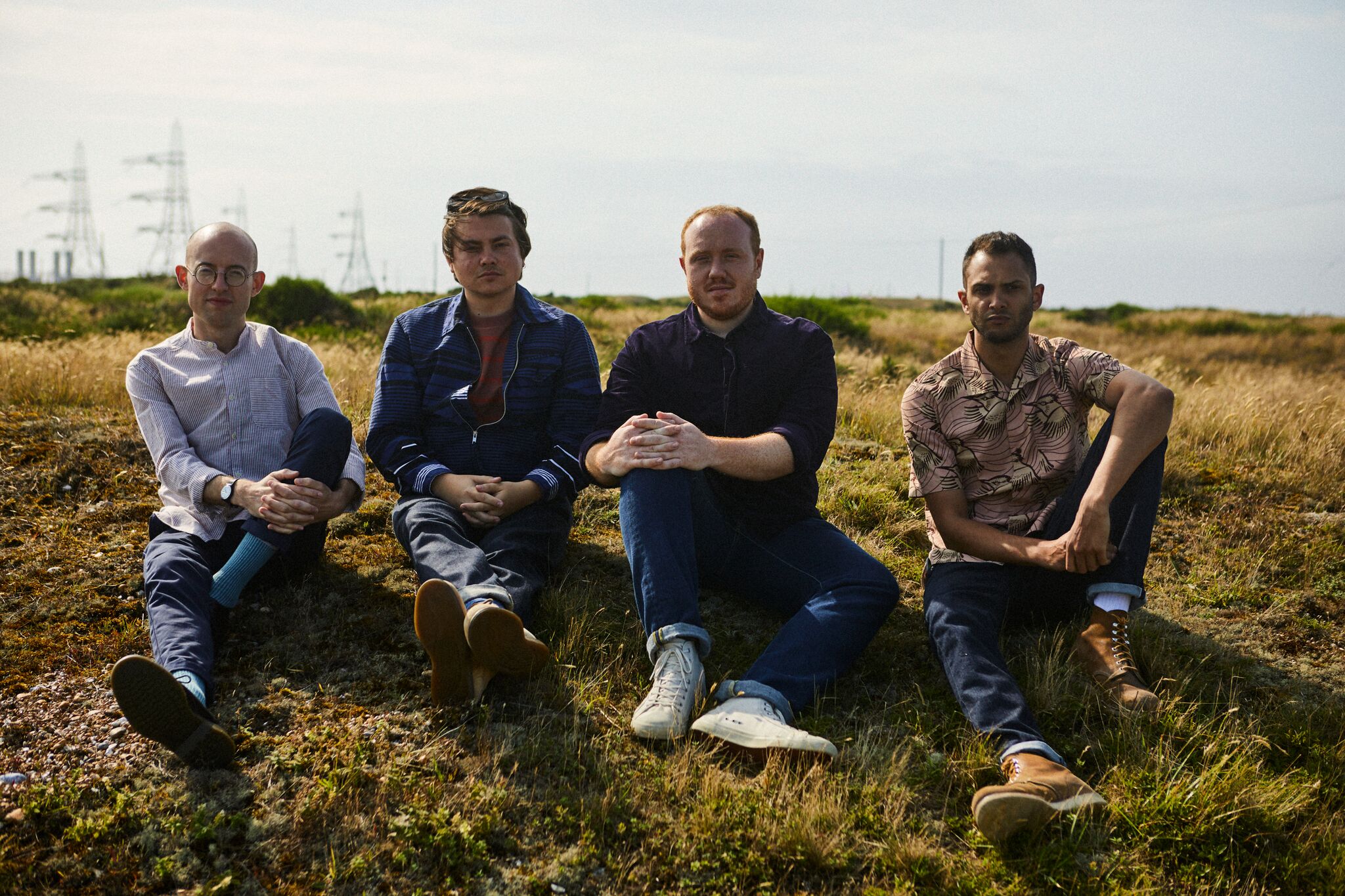 Bombay Bycicle Club melden sich zurück und kündigen ihr neues Album „Everything has gone wrong“ an.