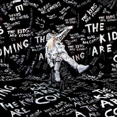 Tones and I veröffentlicht ihre neue Single „The Kids are coming“.