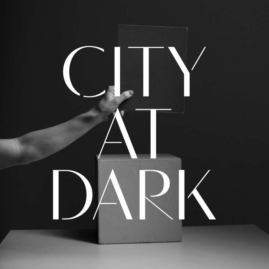 City At Darks Debütalbum changiert mühelos zwischen düsterer Melancholie und druckvoller Verzweiflung.