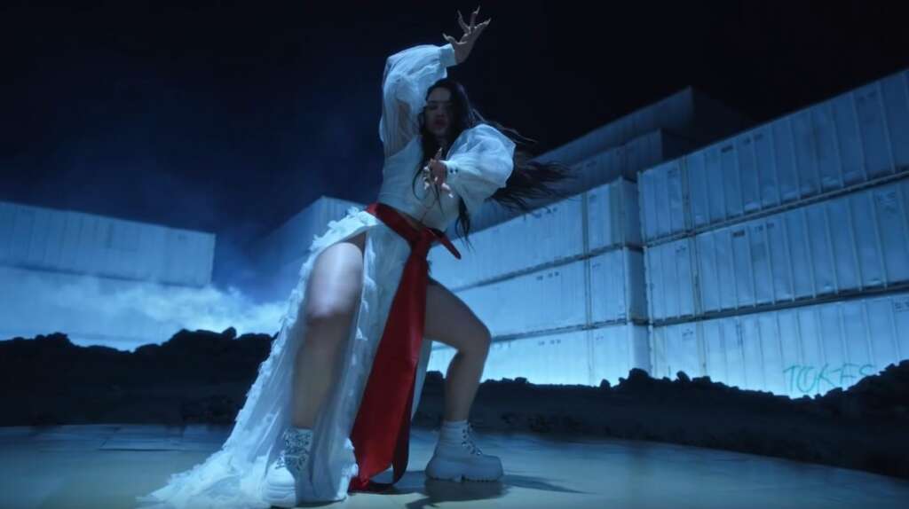 Rosalía veröffentlicht neue Single mit Travis Scott