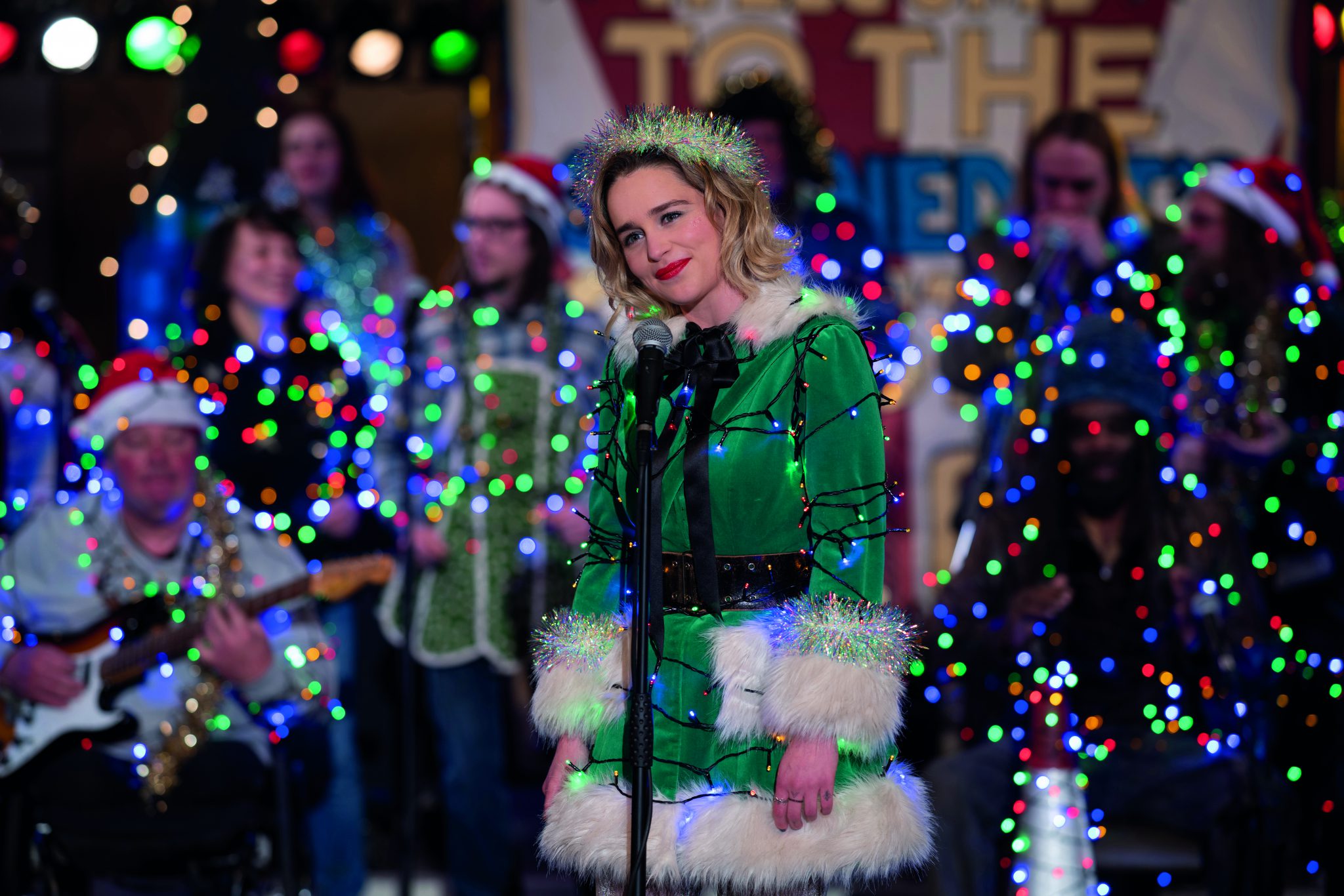 Emilia Clarke spielt im neuen Film „Last Christmas“.