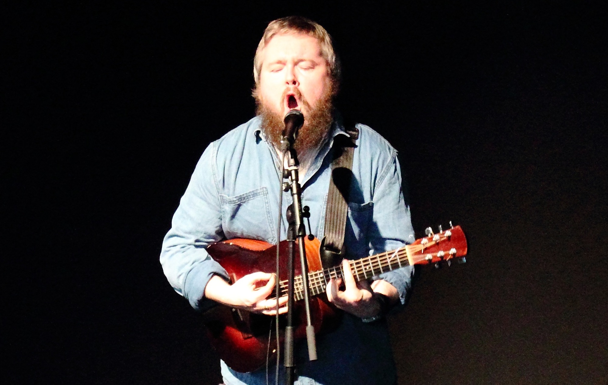 Richard Dawson bei einem Konzert 2015.