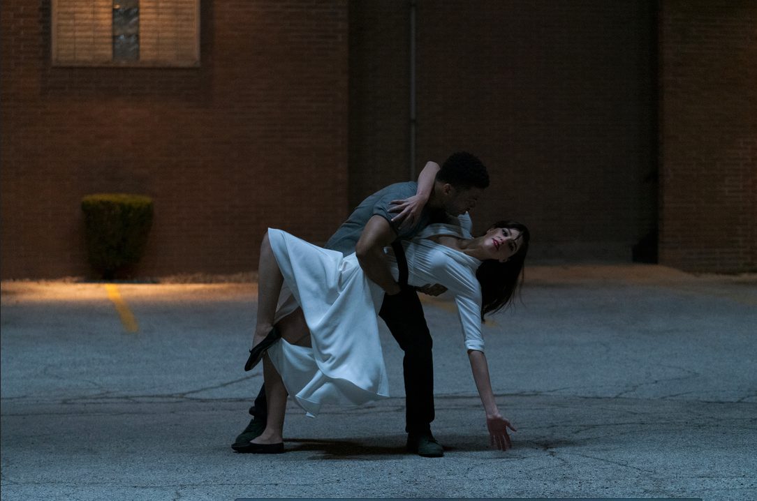 Paul James und Callie Hernandez in der Netflixserie „Soundtrack“