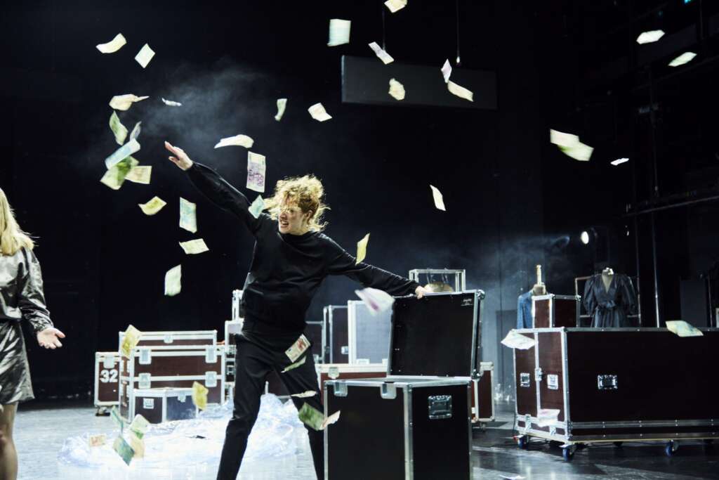 „Im Dickicht der Städte“ feiert Premiere in den Münchner Kammerspielen