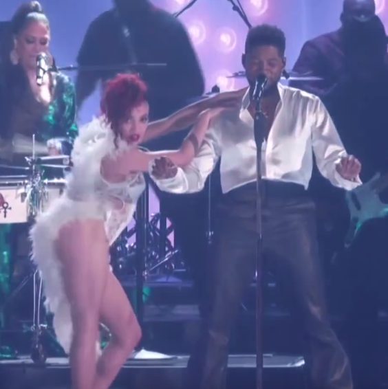 Grammys 2020: FKA twigs und Usher bei ihrem Prince-Tribut