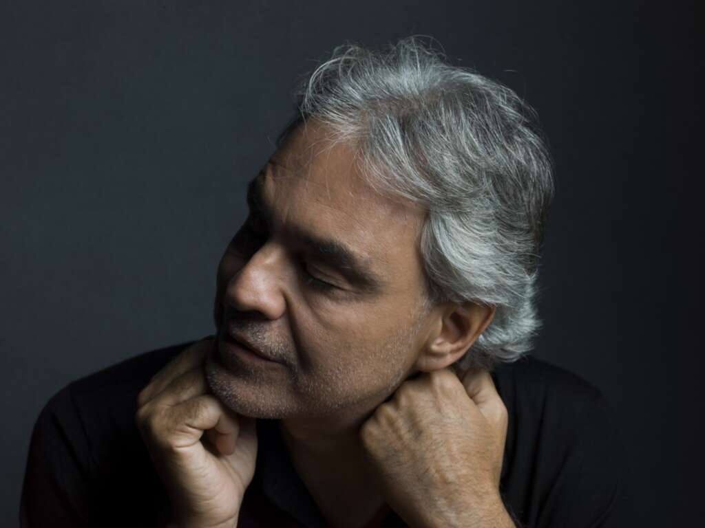 Andrea Bocelli Gibt Ein Konzert Am Mailander Dom Und Live Im Internet