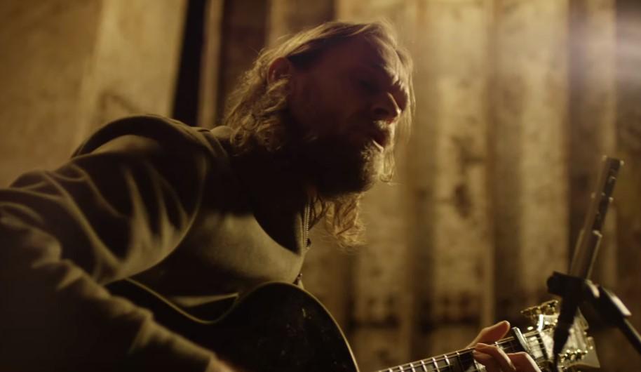 Ingo Pohlmann mit Gitarre