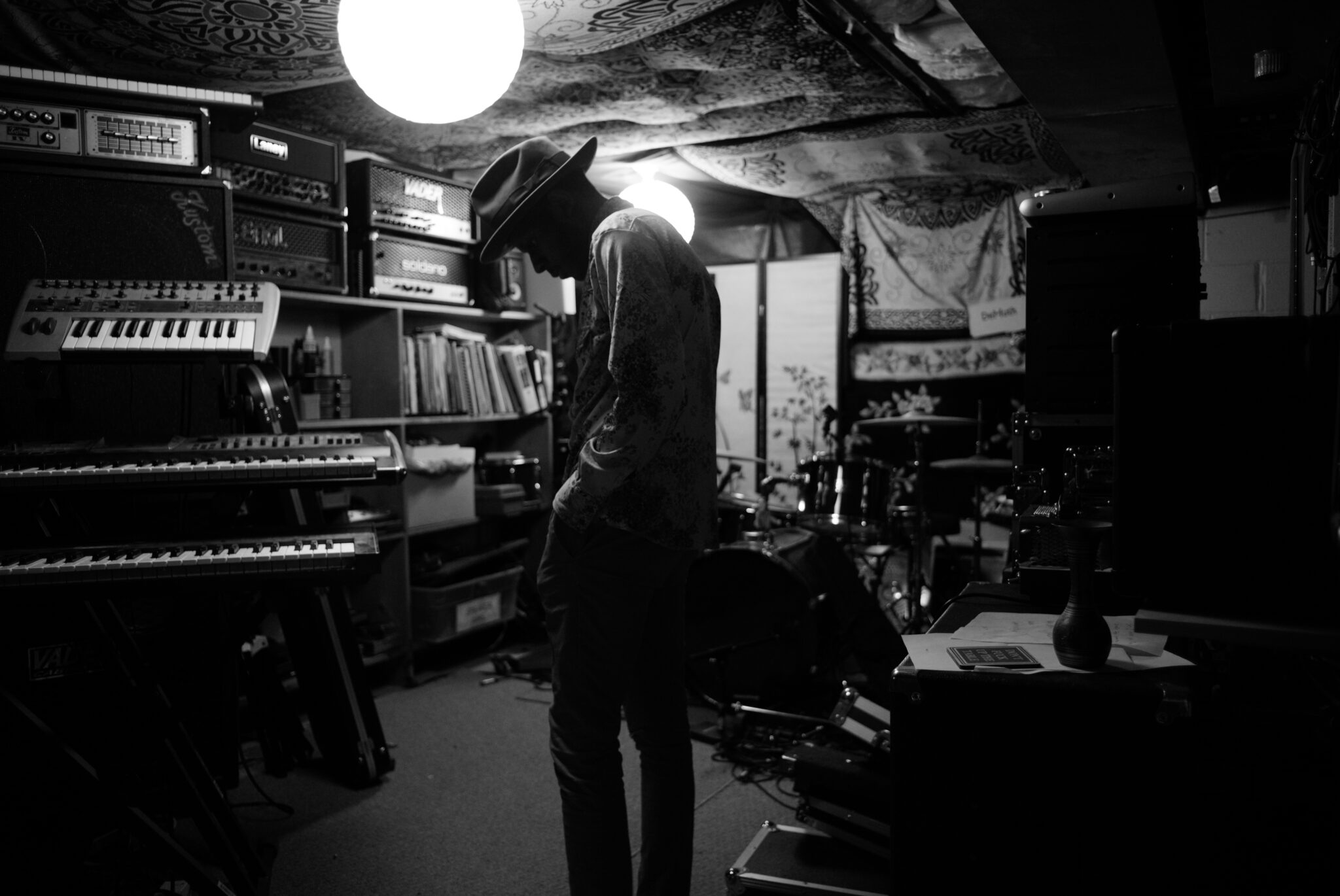 Ondara bei der Arbeit an „Tales of Isolation“