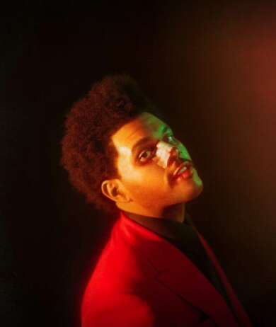 The Weeknd roter Anzug dunkler hintergrund