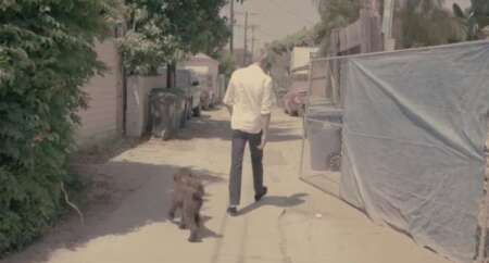 Matt Berninger im Video zu der Single „Distant Axis“