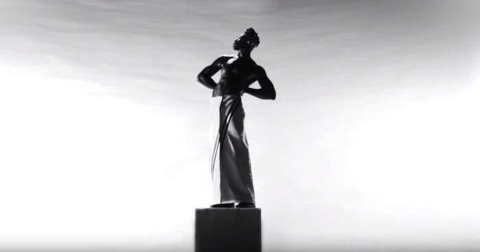 Moses Sumney im Video zu Monumental mit Designer Thom Brown