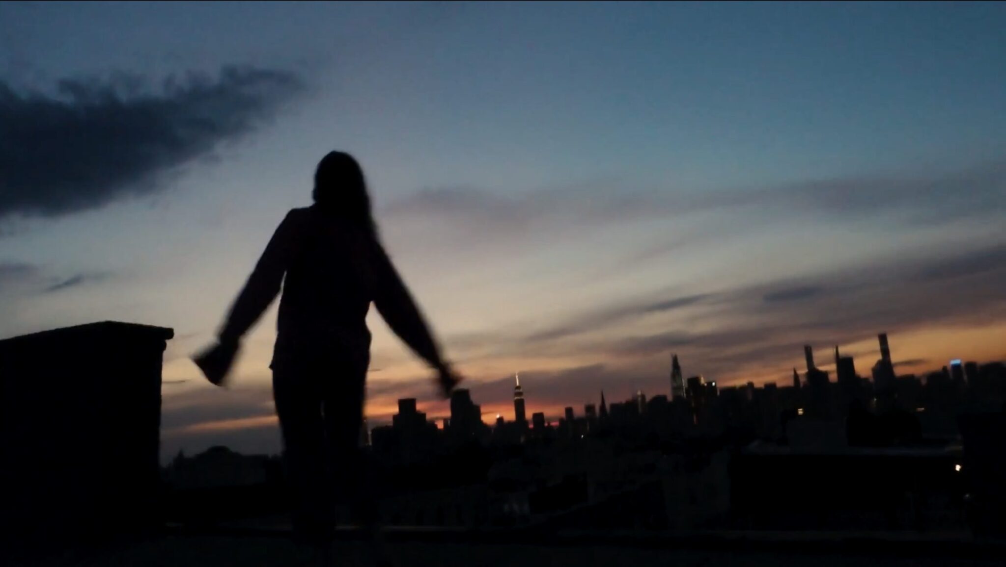 Sylvan Esso veröffentlichen Musikvideo zu „Rooftop Dancing“