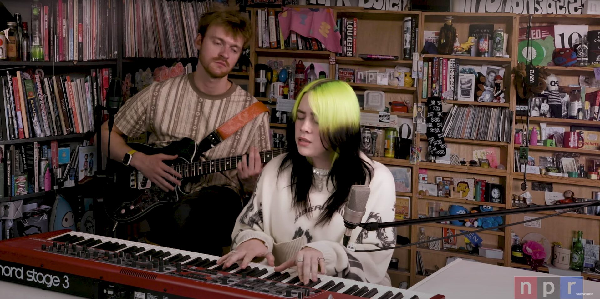 Billie Eilish und FINNEAS gemeinsam beim NPR Tiny Desk Concert.