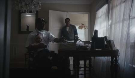 Nas und Hit-Boy mit Sohn im Video zu „Ultra Black“.