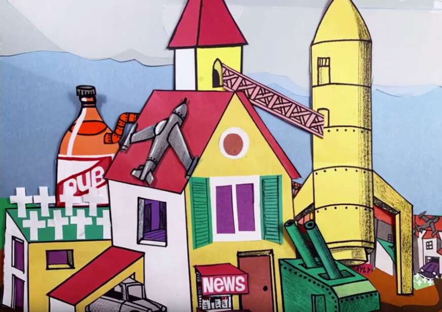 Videostill aus dem neuen IDLES Musikvideo zu Model Village von Michel Gondry
