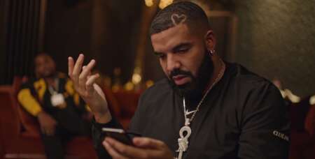 Drake im Video zu „Popstar“, genervt von DJ Khaled
