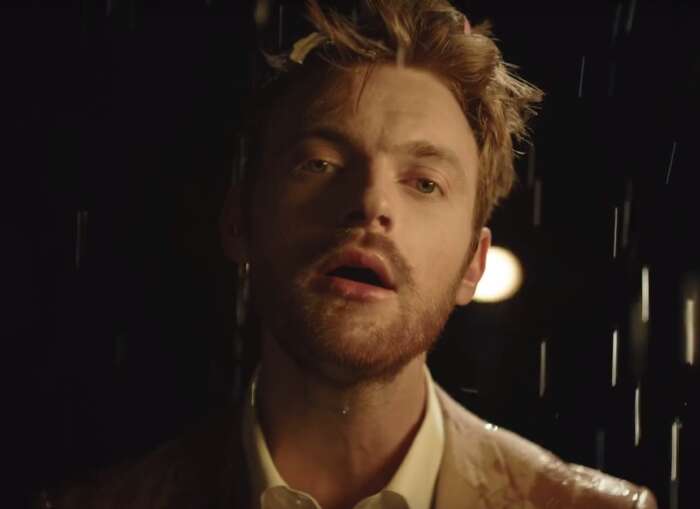 FINNEAS im Video zu „What they’ll say about us“