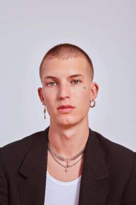 Gus Dapperton im Porträt