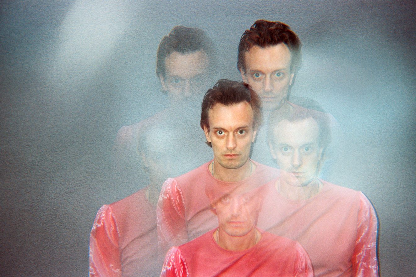 Casper Clausen ist in einem Kaleidoskop zu sehen.