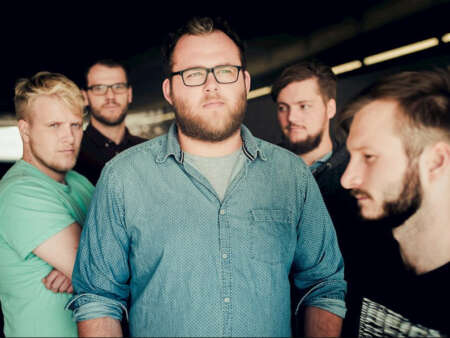 Die fünf Mitglieder der Band Hi! Spencer