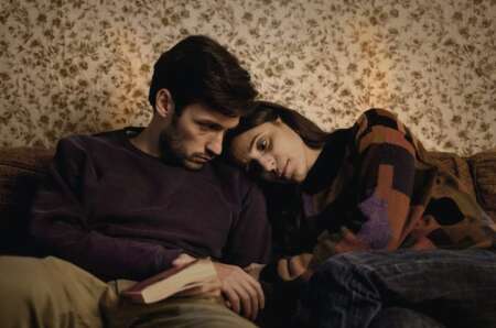 Hakan (Dennis Didinger) und Aylin (Maryam Zaree) in „Liebe.Jetzt! Christmas Edition“