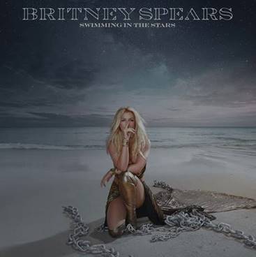 Das Cover der Single „Swimming in the Stars“, auf dem Britney Spears mit Ketten an den Füßen zu sehen ist.