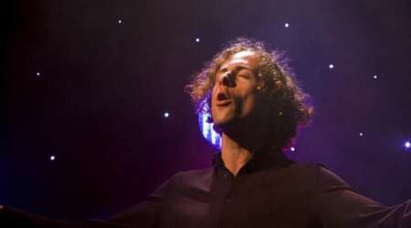 Schauspieler Ben Norris in dem Stück „The Moneygoround“ von The Kinks