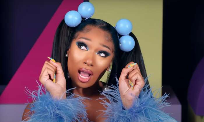 Megan Thee Stallion im Video zu „Cry Baby“