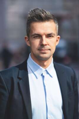 Sasha Filipino, Autor von „Der ehemalige Sohn“