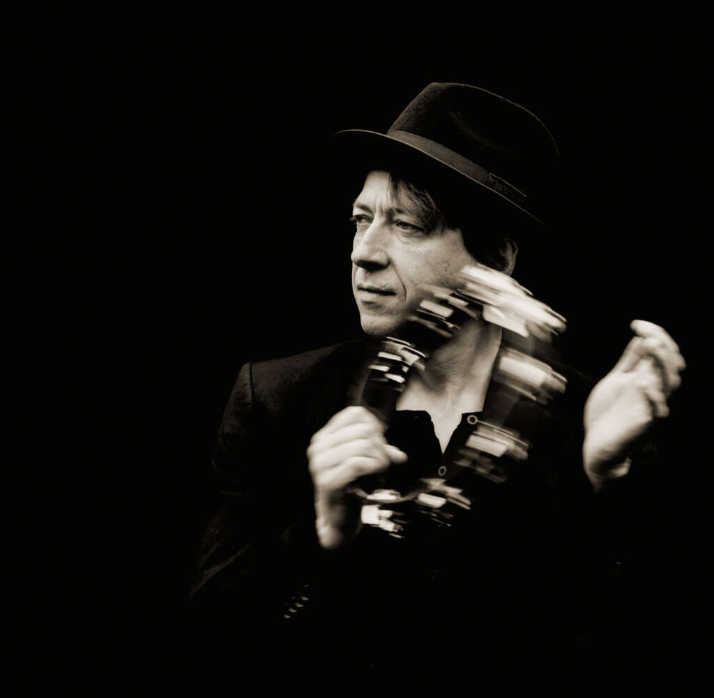 Michael Moravek mit Hut und Tamburin