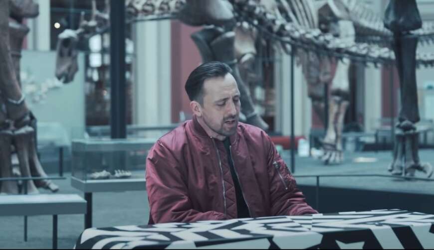 Videostill aus dem Musikvideo zu „Eine gute Nachricht“ von Danger Dan.