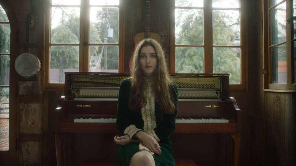Birdy veröffentlicht nach fünf Jahren Plattenpause ihr neues Album „Young Heart“