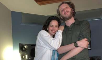 Rosalía und Oneohtrix Point Never im Studio