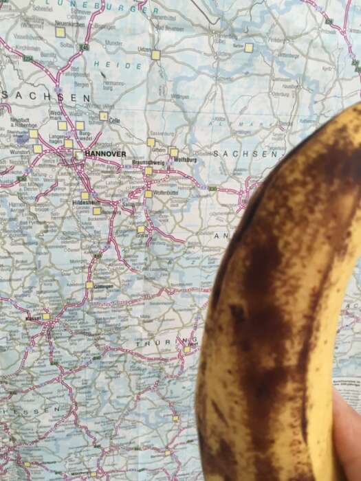 vergammelte Banane vor Deutschlandkarte