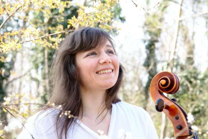 Sommer Sinne Wolfsburger Kulturwochen Frau mit Cello Natasha Jaffe