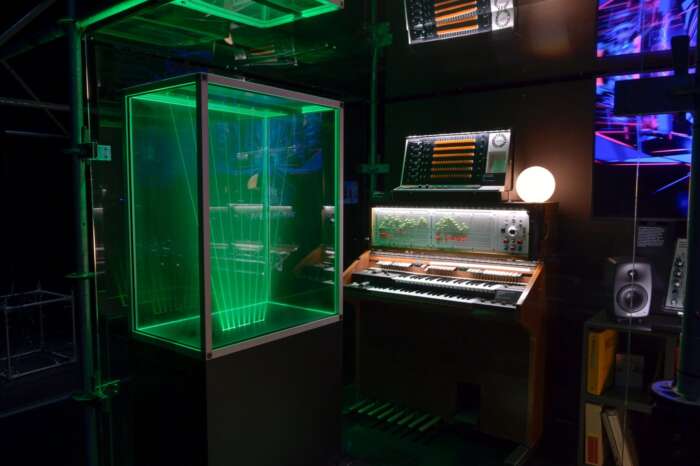 Electro. Von Kraftwerk bis Techno: Eine Ausstellung des Musée de la Musique - Philharmonie de Paris, produziert und adaptiert in Zusammenarbeit mit dem Kunstpalast.