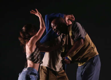 Szenenbild einer Aufführung zum Thema „Tanzfestival „under construction“ im Pina Bausch Zentrum“