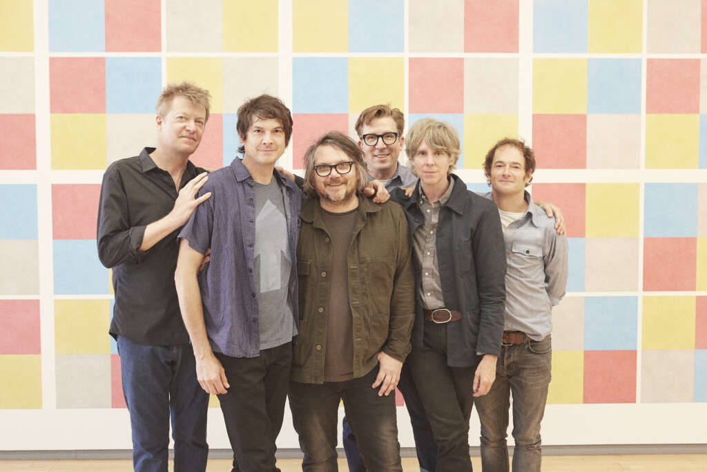 Wilco kündigen Album „Cruel Country“ an.