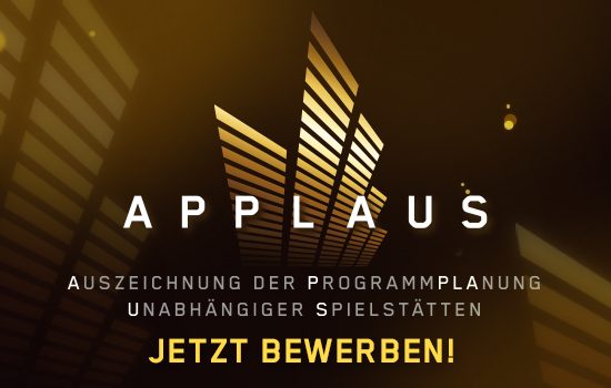„APPLAUS 2022“: Zu sehen ist eine in gold-schwarz gehaltene Grafik auf der mit „Jetzt bewerben!“ für die Teilnahme am Applaus Award 2022 geworben wird.
