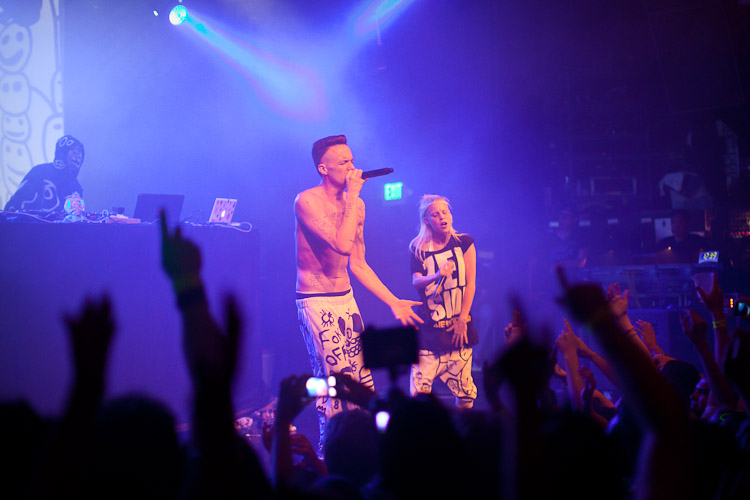 {{Information |Description={{en|1=Die Antwoord (Ninja, Yo-Landi Vi$$er and DJ Hi-Tek) perform to a sold out crowd at the historic El Rey Theatre in Los Angeles, CA. }} |Source={{own}} |Author=Zinkwazi |Date=2010-07-17 |Permission= |other